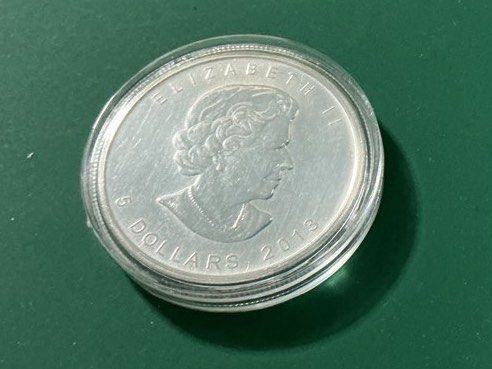 Canadian Maple Leaf Silver 1 oz 2013,2014 (Category: Currency) located in Del Monte. Submitted by bernapi63 (Listing ID 1448532354, Image 2). Description: Canadian Maple Leaf 1 oz Silver 999,9 fineness (31.103 gram weight) In plastic capsule, dated 2013 or 2014.