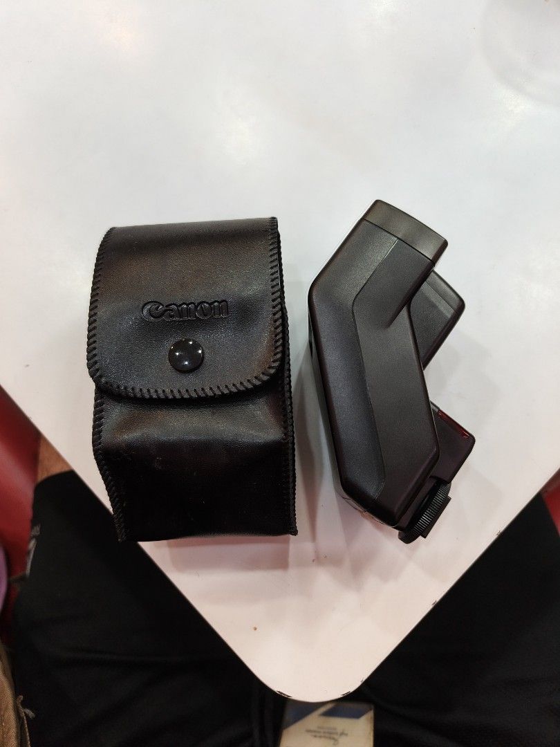 Canon Speedlite 300EZ External Flash with Case (Category: Flashes) located in Manila. Submitted by hashimama (Listing ID 1448658464, Image 1). Description: FULLY WORKING - Canon Speedlite 300EZ external flash - Includes original Canon leather case - Compact and portable design - Enhances photo lighting quality - Ideal for Canon camera users - Ready for its next owner Can meetup on any LRT/MRT stations.