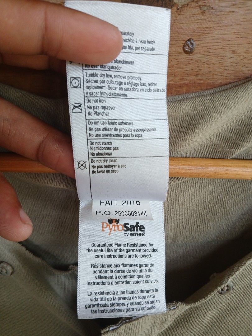 Carhartt FR Flame Resistant Work Shirt APS Uniform (Category: Tshirts & Polo Shirts ) located in Castilla. Submitted by ktrepft (Listing ID 1448516815, Image 3). Description: - Brand: Carhartt 26 by 35 - Color: Tan - Size: X-Large - Style: Sleeveless, Button-up Work Shirt - Pockets: Two chest pockets - Logos: 'APS' embroidered on left chest, 'FR' logo on left sleeve - Material: 100% Cotton - Feature: Flame Resistant (FR).
