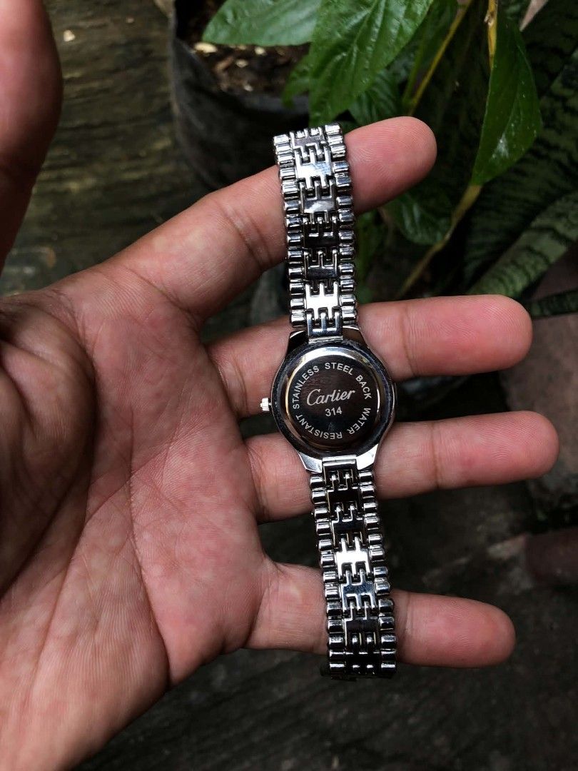 Cartier must de cartier 21 Red Dial (Category: Luxury Watches) located in Manila. Submitted by aihzenbalt91094 (Listing ID 1448525432, Image 3). Description: - Cartier must de cartier 21 - Eye-catching red dial - Durable stainless steel case and band - Water resistant for everyday peace of mind - Elegant Roman numerals on the bezel - Unique and stylish chain-link bracelet - Versatile for both daily wear and special events - A timeless and classic