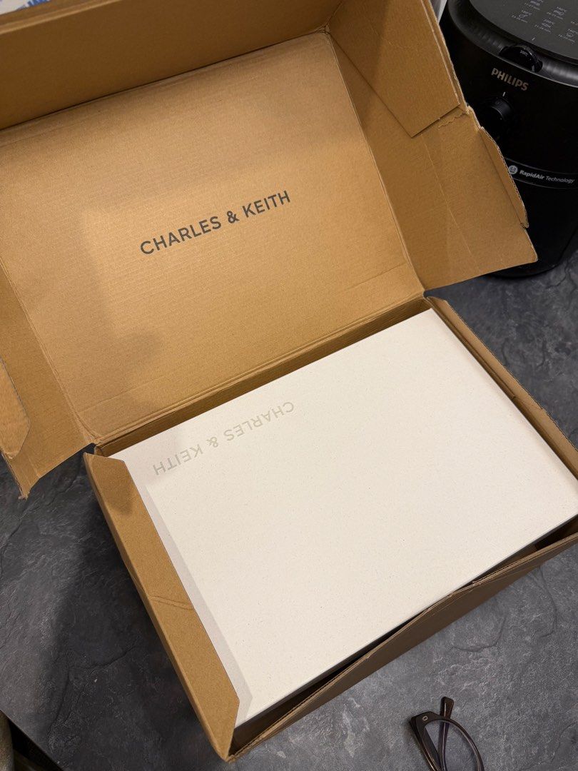 Charles & Keith Loafers (Category: Loafers) located in Kuala Lumpur. Submitted by sodaeda (Listing ID 1448672695, Image 2). Description: WTS. Charles & Keith Loafer, size 41. Baru sampai beberapa hari lepas. Mula-mula try dekat physical store, size 39 & 40 tak muat sedangkan kaki memang size 39 , tapi size 41 tak ada, so staff suruh order online. Bila sampai, size 41 pula longgar. Nak exchange tak boleh sebab customer service cakap kena return un