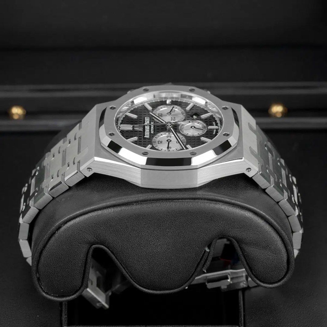 ♠️Cheapest, 2021, Full set♠️ Audemars Piguet Royal Oak Chronograph Reverso Panda 26331ST 26331 26331ST.OO.1220ST.02 (Category: Watches) located in Singapore. Submitted by watchdon (Listing ID 1448682184, Image 3). Description: 2021, Like New, Full set. Very seldom worn, showing minor signs of wear. Complete box, card, links, etc. .