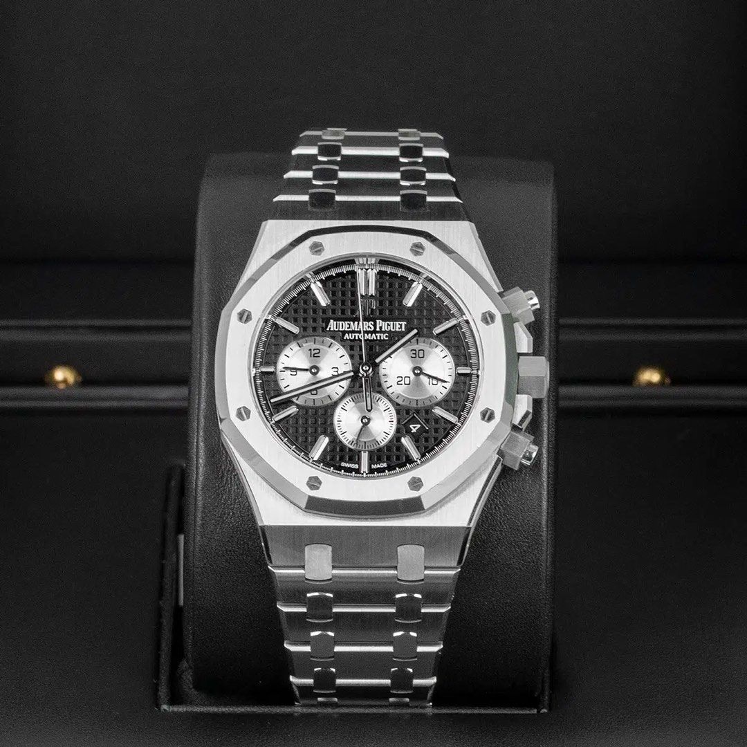 ♠️Cheapest, 2021, Full set♠️ Audemars Piguet Royal Oak Chronograph Reverso Panda 26331ST 26331 26331ST.OO.1220ST.02 (Category: Watches) located in Singapore. Submitted by watchdon (Listing ID 1448682184, Image 1). Description: 2021, Like New, Full set. Very seldom worn, showing minor signs of wear. Complete box, card, links, etc. .