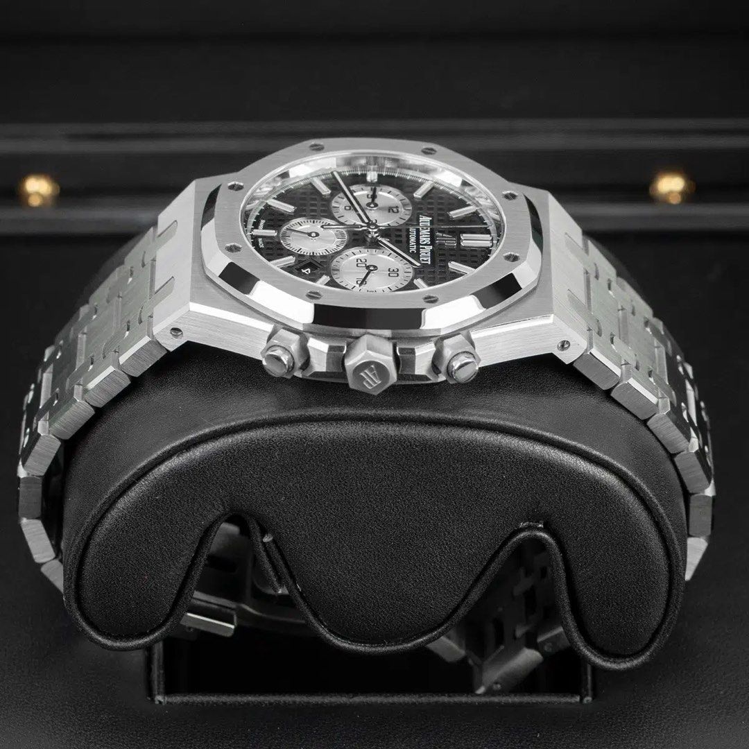 ♠️Cheapest, 2021, Full set♠️ Audemars Piguet Royal Oak Chronograph Reverso Panda 26331ST 26331 26331ST.OO.1220ST.02 (Category: Watches) located in Singapore. Submitted by watchdon (Listing ID 1448682184, Image 2). Description: 2021, Like New, Full set. Very seldom worn, showing minor signs of wear. Complete box, card, links, etc. .