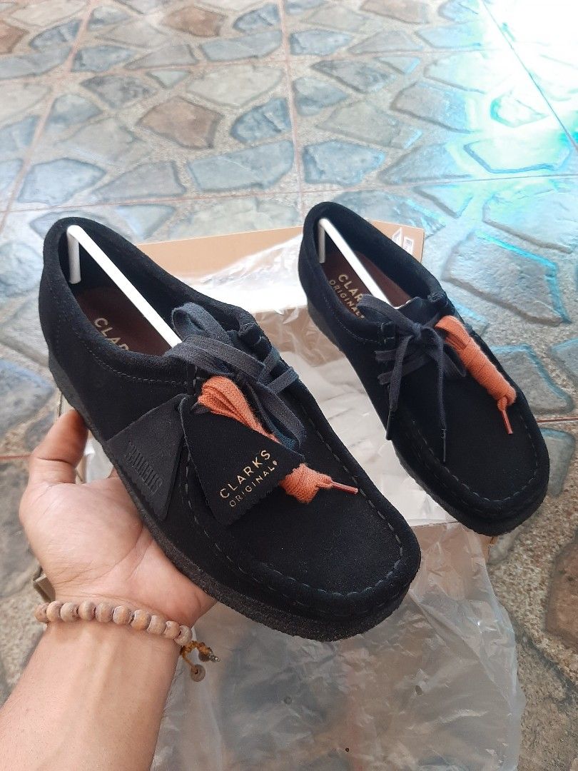 clarks black suede size 39.5 / 24.5cm 4x pemakaian Kondisi mulus dan original (Kategori: Sepatu Pria - Lainnya) berada di Batam. Dikirim oleh esiberian (ID iklan 1448487801, Gambar 2). Deskripsi: clarks black suede size 39.5 / 24.5cm 4x pemakaian Kondisi mulus dan original.