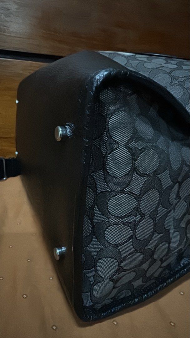 Coach (Category: Tote Bags) located in Cainta. Submitted by simoun19 (Listing ID 1448667162, Image 3). Description: Good for traveling , working and daily grinds Still in good condition Pure leather .