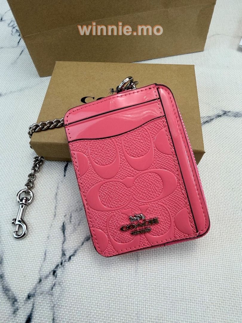 全新✨COACH Card pack 卡包 Coin wallet 零錢包🎁禮盒 （分類：銀包、卡片套）位於 Hong Kong。 由 winnie.mo 提交（商品編號 1448616033，圖片 3）。簡介： 🆕產品全新未使用 原廠完整包裝 💎Carousell官方認證紫鑽優質商戶 📦【順豐包郵 4-7日送到】 👜 信心保證 支持貨到付款 👜 實物拍攝，見到咁就係咁 【運費優惠】 🚚 順豐包郵（送去全港順豐站/住宅地址） 💝 出貨前會仔細檢查，再加多重保護包裝，確保完好無損 ✨更多款式同颜色请DM。