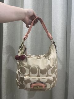 (Category: ) located in . Submitted by shopwithliyaa (Listing ID 1448609743, Image 1). Description: .