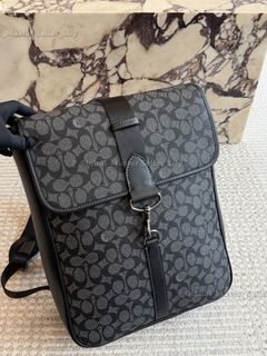 (Category: ) located in . Submitted by fashion.luxe (Listing ID 1448601230, Image 1). Description: .
