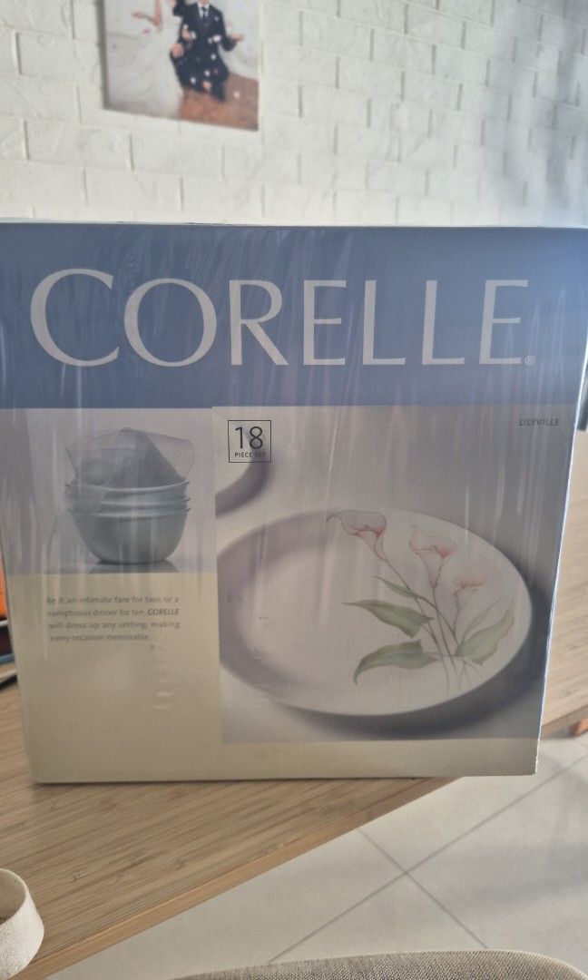 CORELLE 18pc Dinnerware Set - Lilyville