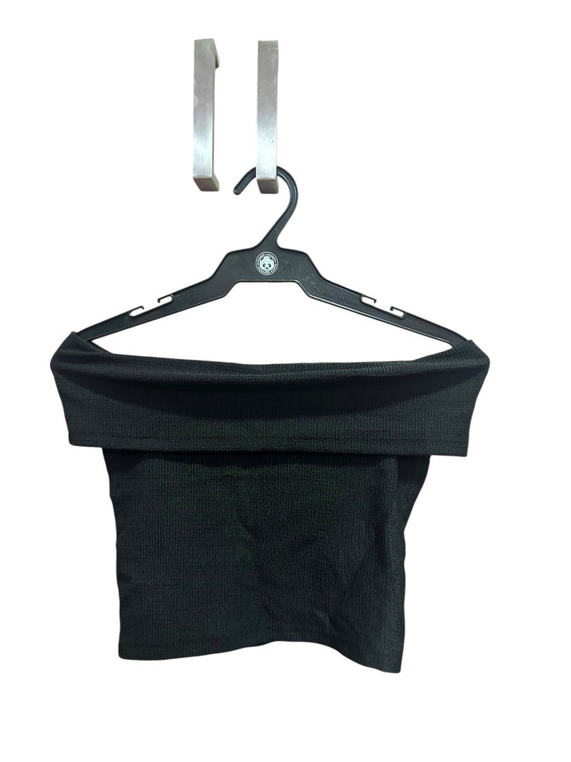 Cropped Black Off Shoulders (Category: Blouses) located in Cabanatuan. Submitted by sabbbiee (Listing ID 1448647887, Image 1). Description: 🌷 Decluttering my closet! Selling my pre-loved clothes that are still in great condition. Affordable prices, well-loved, and located in Cabanatuan City. Shipping fee is shouldered by the buyer. Feel free to message me for more details! 💕.