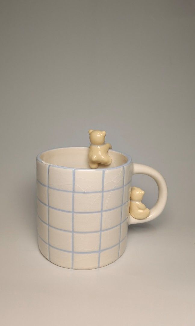 Cute bear mug (Category: Coffee & Tea Tableware) located in Cavite. Submitted by phtmt (Listing ID 1448484848, Image 3). Description: w/ crazings (no crazings inside).