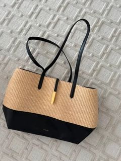 (Category: ) located in . Submitted by shoptilldrop.sg (Listing ID 1448688786, Image 1). Description: .