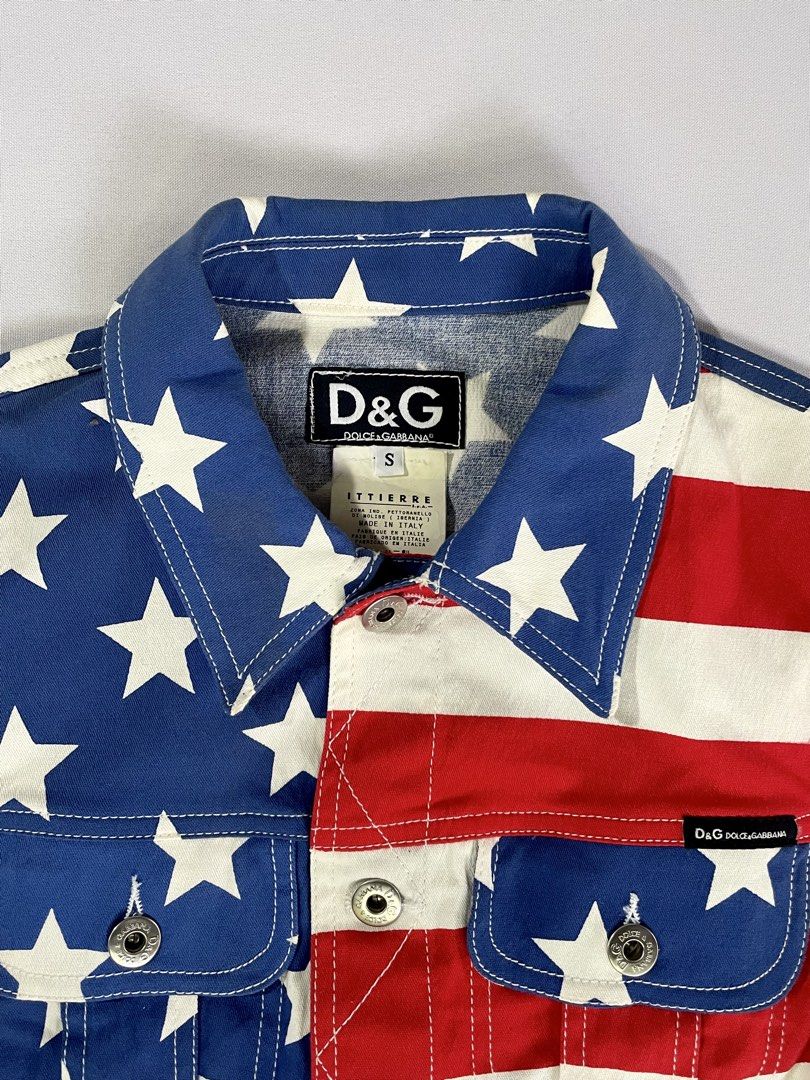 D&G (Dolce & Gabbana) "American Flag" Jacket (Category: Luxury Apparel) located in San Fernando. Submitted by larchivefeminine (Listing ID 1448657937, Image 2). Description: Spring/Summer 2001 collection. Condition:10 / 10 Material:100% cotton Size:Small (Measurements) Shoulder Width:18.1 inches Length:21.7 inches(from collar to hem) Chest:30.7 / 31.9 inches.