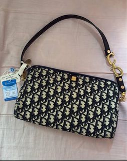 (Category: ) located in . Submitted by selling_secondhand (Listing ID 1448487353, Image 1). Description: .