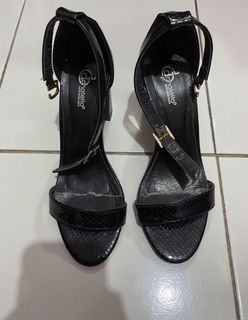 (Kategori: ) berada di . Dikirim oleh secondhandyk (ID iklan 1448513077, Gambar 1). Deskripsi: .
