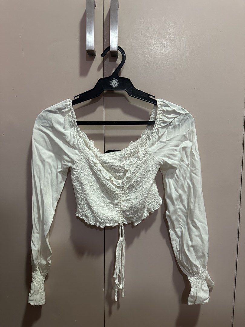Drawstring Longsleeves (Category: Longsleeves) located in Cabanatuan. Submitted by sabbbiee (Listing ID 1448649937, Image 3). Description: 🌷 Decluttering my closet! Selling my pre-loved clothes that are still in great condition. Affordable prices, well-loved, and located in Cabanatuan City. Shipping fee is shouldered by the buyer. Feel free to message me for more details! 💕.