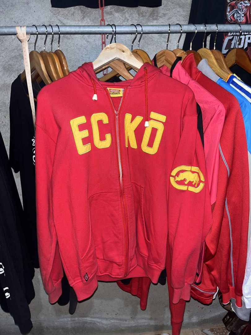 ECKO ZIP UP HOODIE (Category: Activewear) located in Tayug. Submitted by yoodave (Listing ID 1448672677, Image 2). Description: W-22 L-28 ISSUES- zipper discoloration, broke puller.