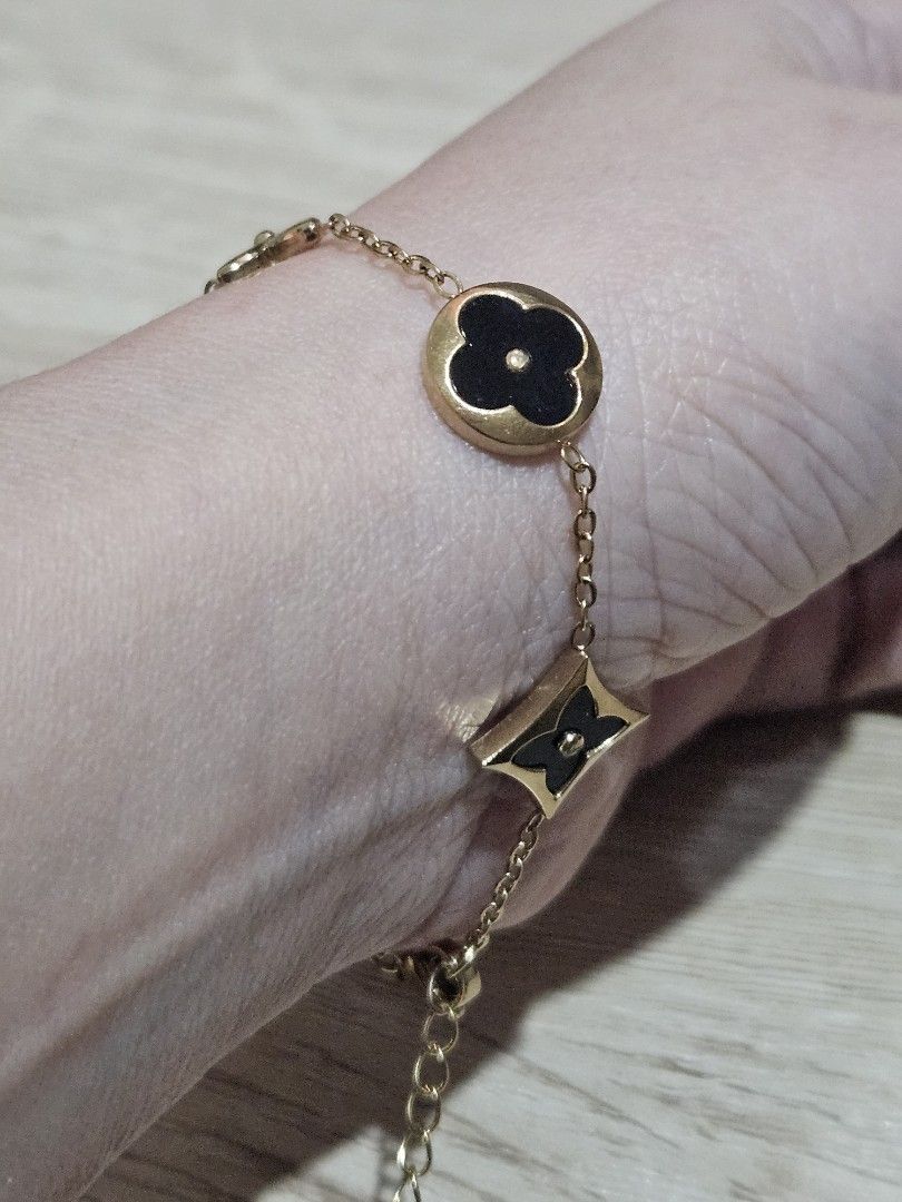 Elegant Adjustable S. Steel Bracelet (Category: Bracelets) located in Cainta. Submitted by Kahi0410 (Listing ID 1448519207, Image 3). Description: Elegant design Adjustable bracelet for any occassion Non fade non tarnish Hypoallergenic.