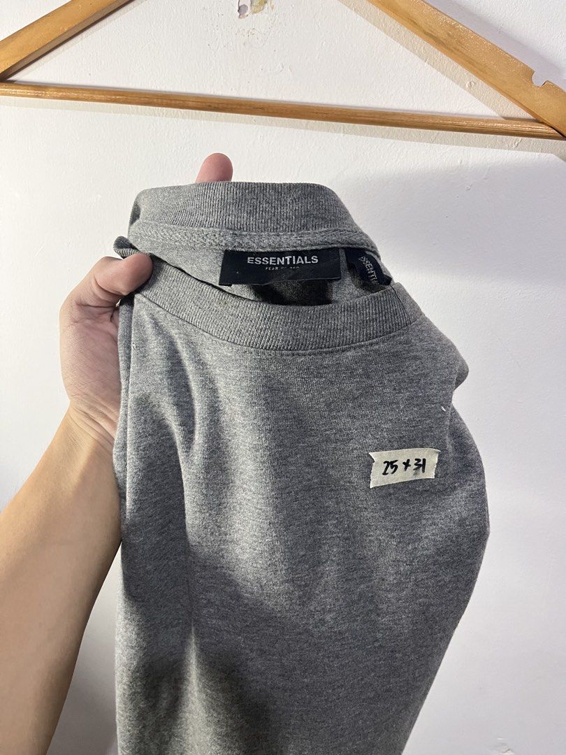 ESSENTIALS (Category: Tshirts & Polo Shirts ) located in Marikina City. Submitted by Dyornhel (Listing ID 1448653558, Image 3). Description: ESSENTIALS 25x31 EXCELLENT CONDITION NEED WASH.