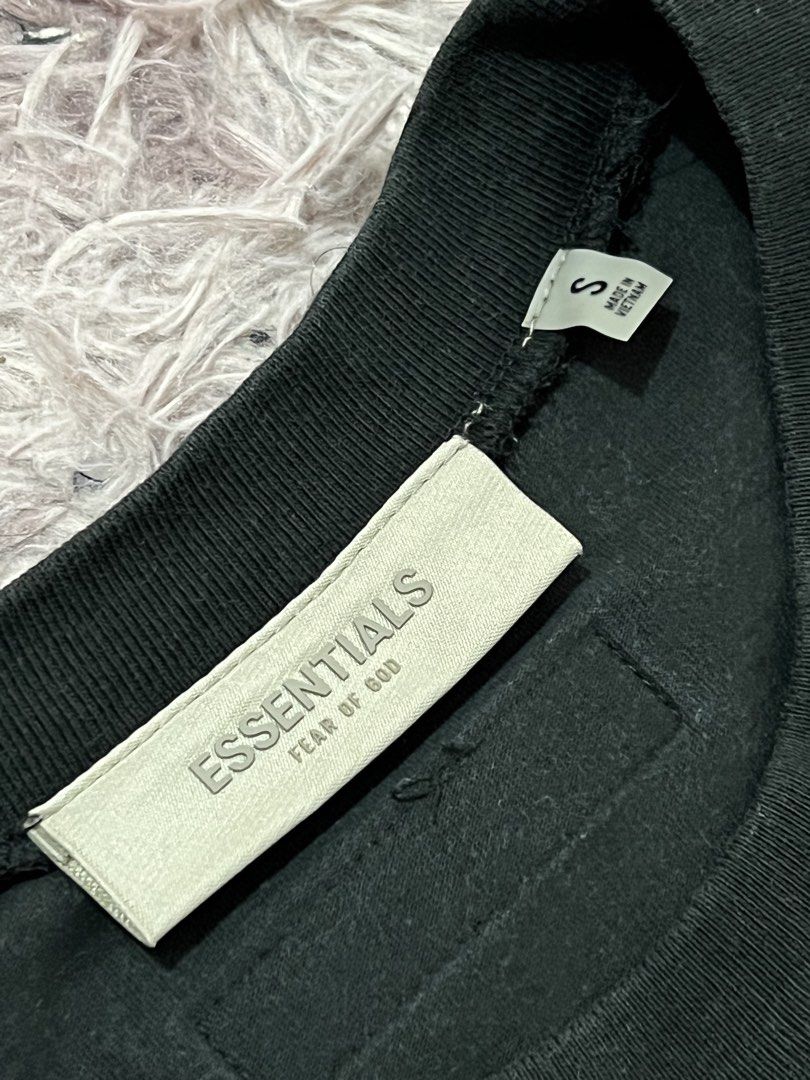 Essentials (Category: Tshirts & Polo Shirts ) located in Urdaneta. Submitted by jayceegarageco. (Listing ID 1448660962, Image 3). Description: ESSENTIALS In good condition 9.5/10 Issue: Print Dimension Length 26.6 Width 21.3.