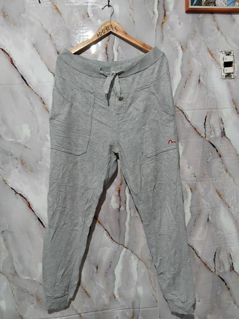 EVISU GENES GREY JOGGER PANTS W34 L40 (Category: Joggers) located in General Mariano Alvarez. Submitted by adonid (Listing ID 1448494015, Image 1). Description: ORIGINAL EVISU GENES GREY JOGGER PANTS GOOD CONDITION NORMAL SIGN OF USAGE ONLY W34 L40.