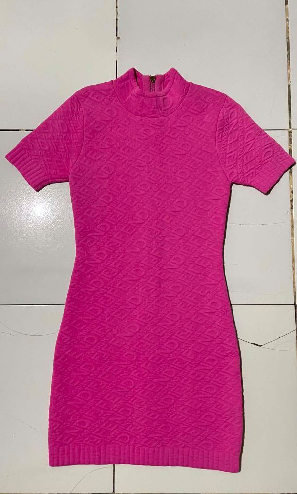 Fendi Pink Knit Dress (Category: Dresses) located in Barotac Nuevo. Submitted by gray101 (Listing ID 1437263542, Image 1). Description: - Fendi knit dress in vibrant pink. - Size: M - Style: Bodycon - Features: Textured pattern, short sleeves, and zip-up front. - Design: Mock neck. - Condition: Excellent, eye-catching piece..