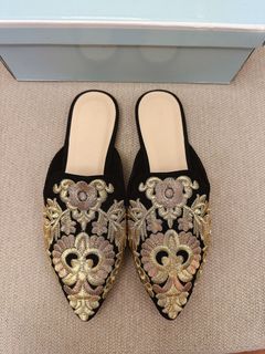 (Category: ) located in . Submitted by fashion.empire (Listing ID 1448653580, Image 1). Description: .
