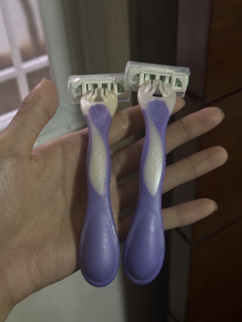 Gillette Venus Comfortglide White Tea Razors (2 Pack) (Category: Face Care) located in Pasig City. Submitted by beautyloversph (Listing ID 1448501861, Image 1). Description: - Brand new Gillette Venus Comfortglide razors - Infused with white tea scented moisture bars for a smooth shave - Stylish purple and white handles - Blades are still covered and ready for use - Achieve beautifully smooth skin.