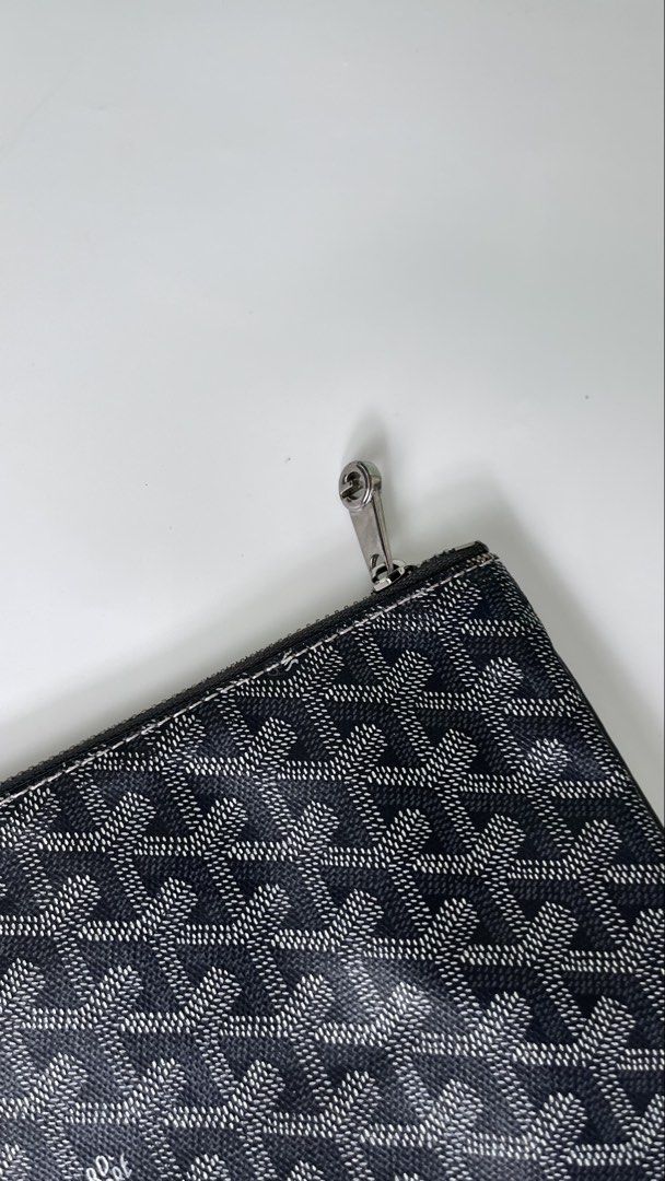Goyard clutch (Category: Luxury Bags & Wallets) located in Iloilo. Submitted by ukayhunter.ilo (Listing ID 1448504943, Image 3). Description: Goyard senat clutch Coded Noflaws Like new.