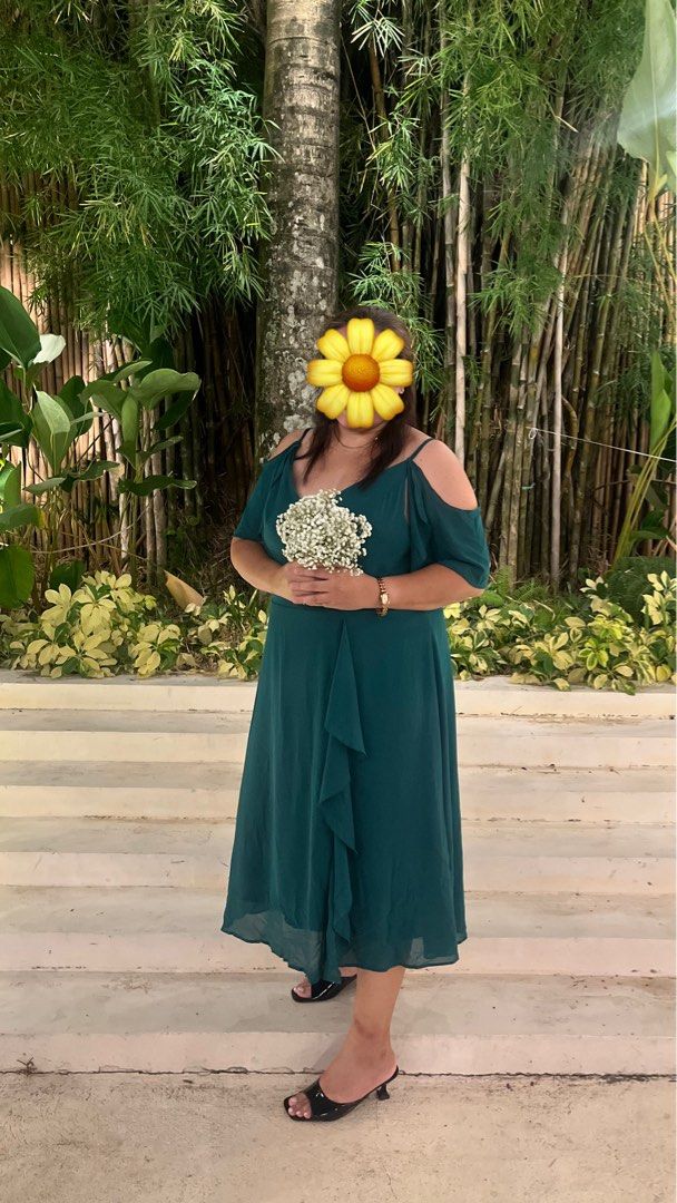 Green Ruffle Midi Dress (Category: Dresses) located in Manila. Submitted by mstenj (Listing ID 1448642069, Image 1). Description: - Beautiful green midi dress - Open shoulder design with short sleeves - Ruffle detail down the front - Flowy hemline - Ideal for events or parties - Comfortable and chic.