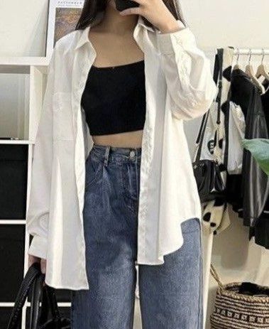 GU 白恤衫 （分類：T-shirt）位於 Hong Kong。 由 kat6789 提交（商品編號 1448650181，圖片 3）。簡介： 左邊有衫袋 新淨冇污漬 布料唔易皺 可以唔洗燙 Last pic fyr only, not the same exact shirt 但上身差唔多係咁樣 可議價。