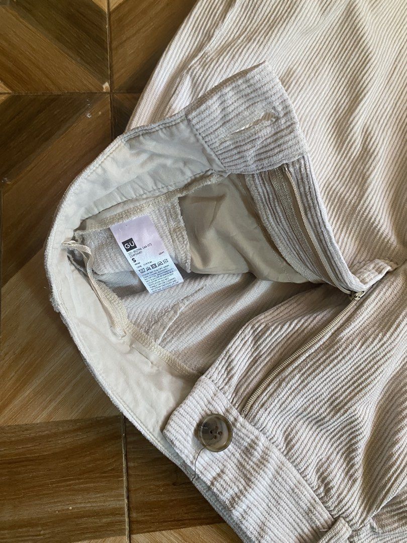 GU Corduroy Barrel Pants Beige (Category: Jeans) located in Puerto Princesa. Submitted by streetnfinds (Listing ID 1448575485, Image 2). Description: Size: 25 Length: 38” Waist: 12.5” Leg Opening: 9”.