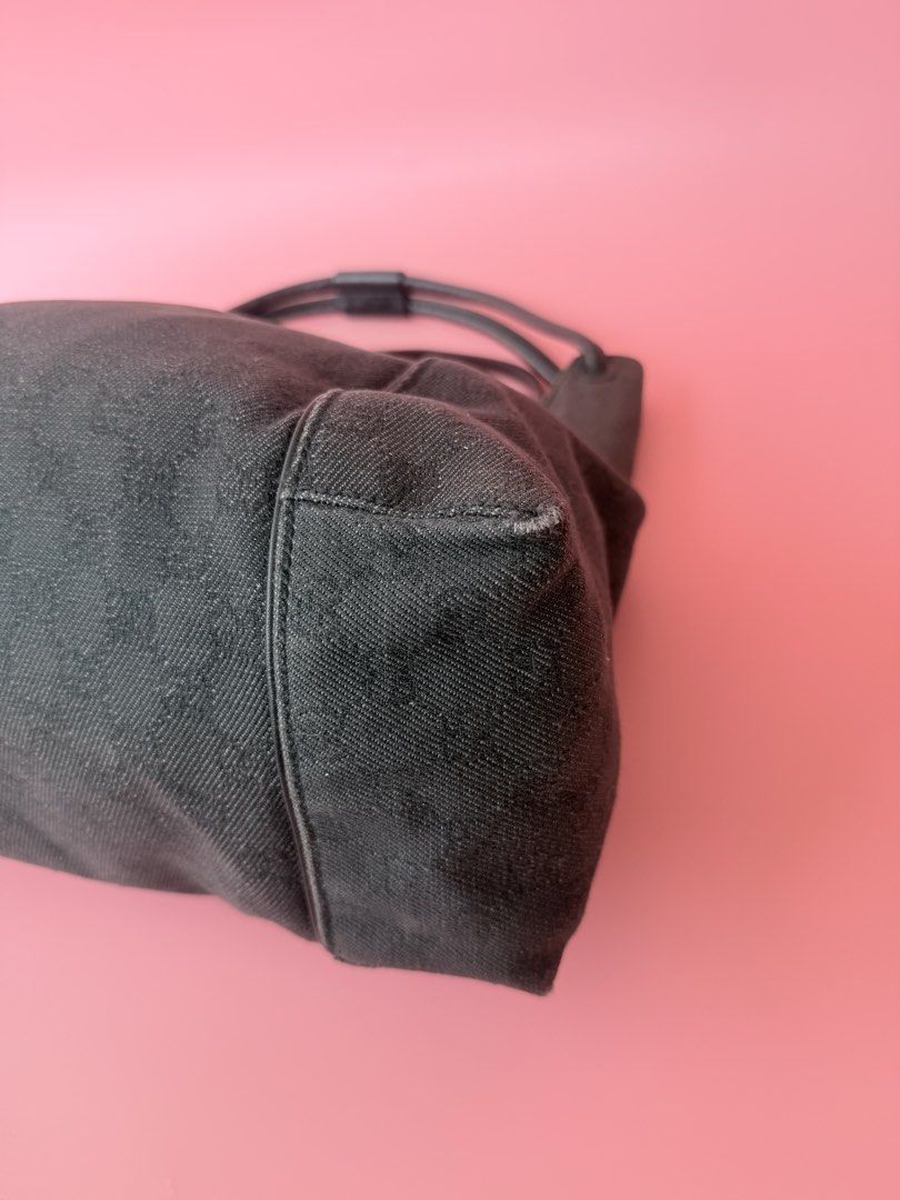 Gucci hobo gg 💯 Authentic (Category: Luxury Bags & Wallets) located in Manila. Submitted by _prettyquick (Listing ID 1448489593, Image 3). Description: preowned pls manage your expectations 100% authentic Follow us on instagram for more items @_prettyquick.