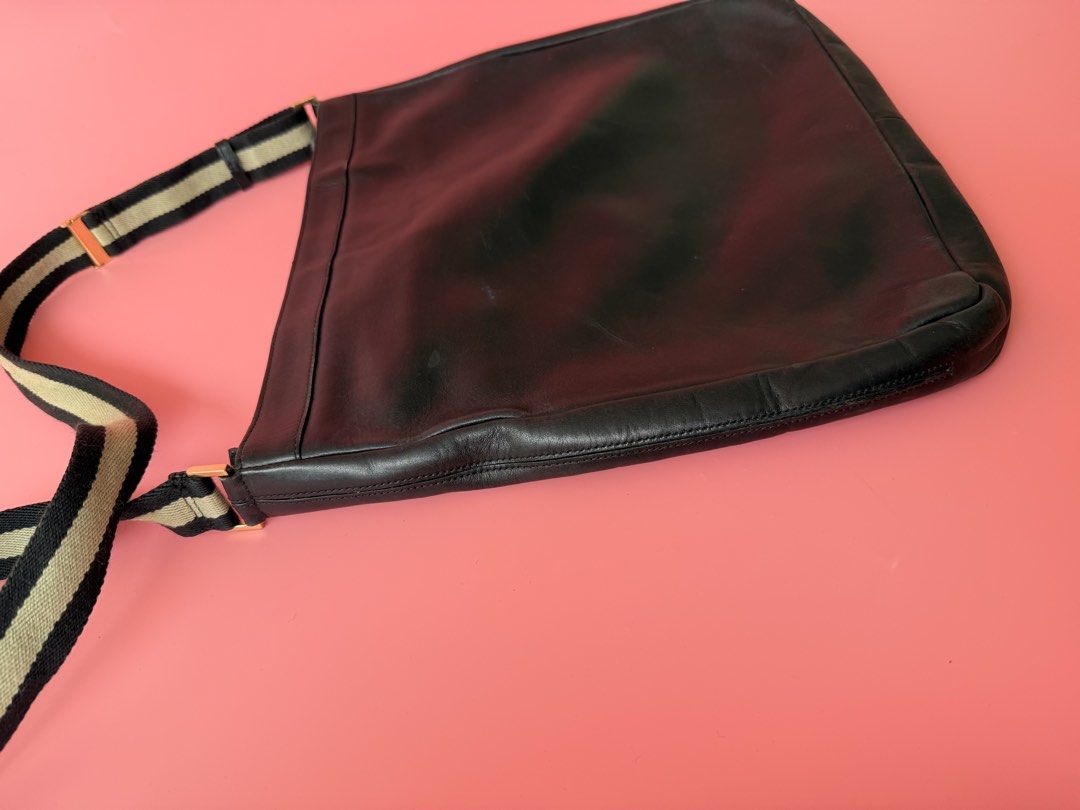 Gucci Jackie sling bag 💯 authentic (Category: Luxury Bags & Wallets) located in Manila. Submitted by _prettyquick (Listing ID 1448487679, Image 3). Description: preowned pls manage your expectations 100% authentic Follow us on instagram for more items @_prettyquick.