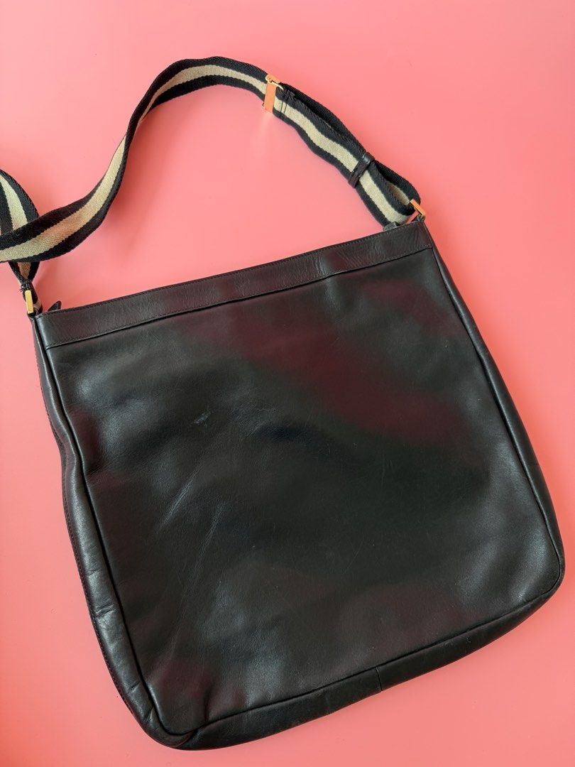 Gucci Jackie sling bag 💯 authentic (Category: Luxury Bags & Wallets) located in Manila. Submitted by _prettyquick (Listing ID 1448487679, Image 2). Description: preowned pls manage your expectations 100% authentic Follow us on instagram for more items @_prettyquick.