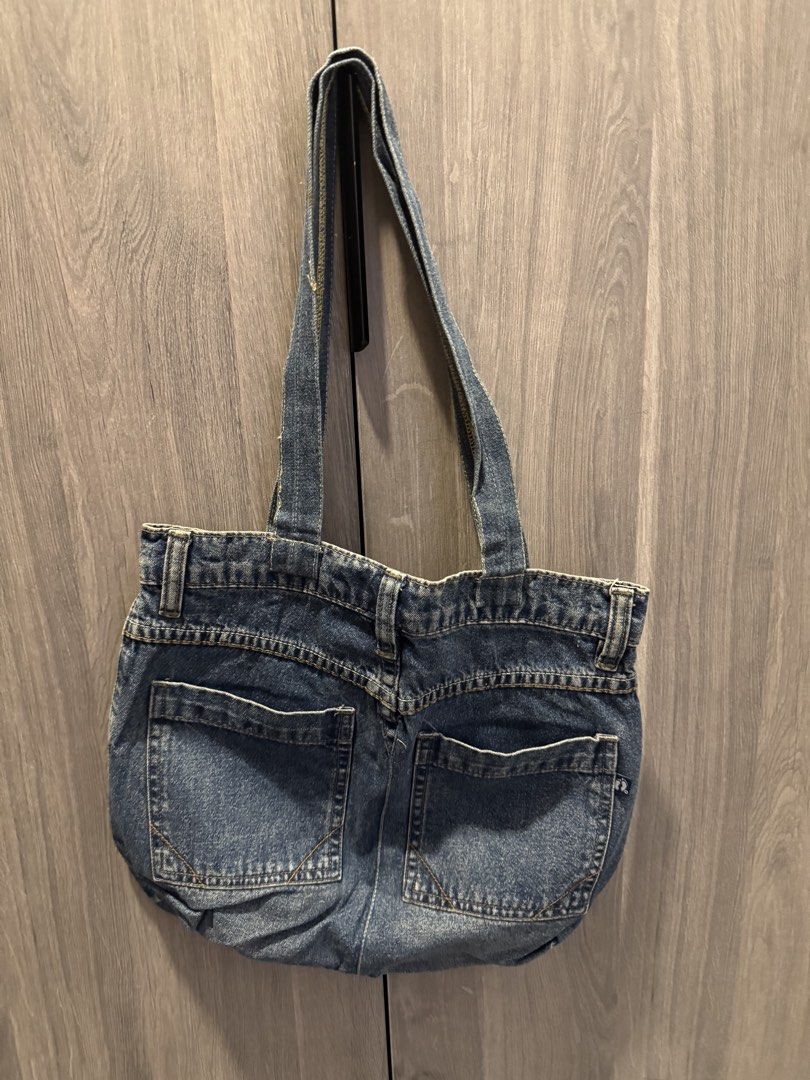 Hang Ten Jeans Denim Tote Bag (Category: Tote Bags) located in Taguig. Submitted by kittychum (Listing ID 1448670847, Image 2). Description: .