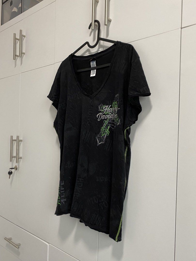 HD vneck shirt (Category: Shirts) located in Tagaytay City. Submitted by grayl_thrift (Listing ID 1448526759, Image 2). Description: .
