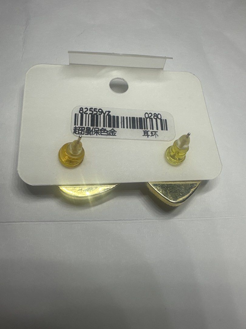 Heart earrings (Category: Earrings) located in Manila. Submitted by arahazelnut (Listing ID 1448645439, Image 2). Description: -please manage your expectations -never been used. Mukha lang siyang used kasi nakatambak lang sa lalagyanan. -shipping cost will be shouldered by the buyee -location: Sta. Mesa (near SM Sta. Mesa/V. Mapa station).