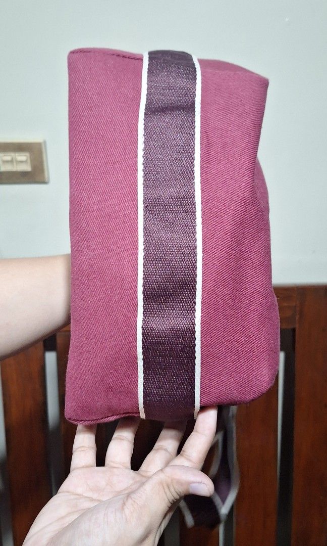 Hermes sling bag (Category: Luxury Bags & Wallets) located in Quezon City. Submitted by little.tinderella (Listing ID 1448519061, Image 2). Description: Hermes sling bag GWP po yata ito. NGA please self authenticate po. Happy shopping!.