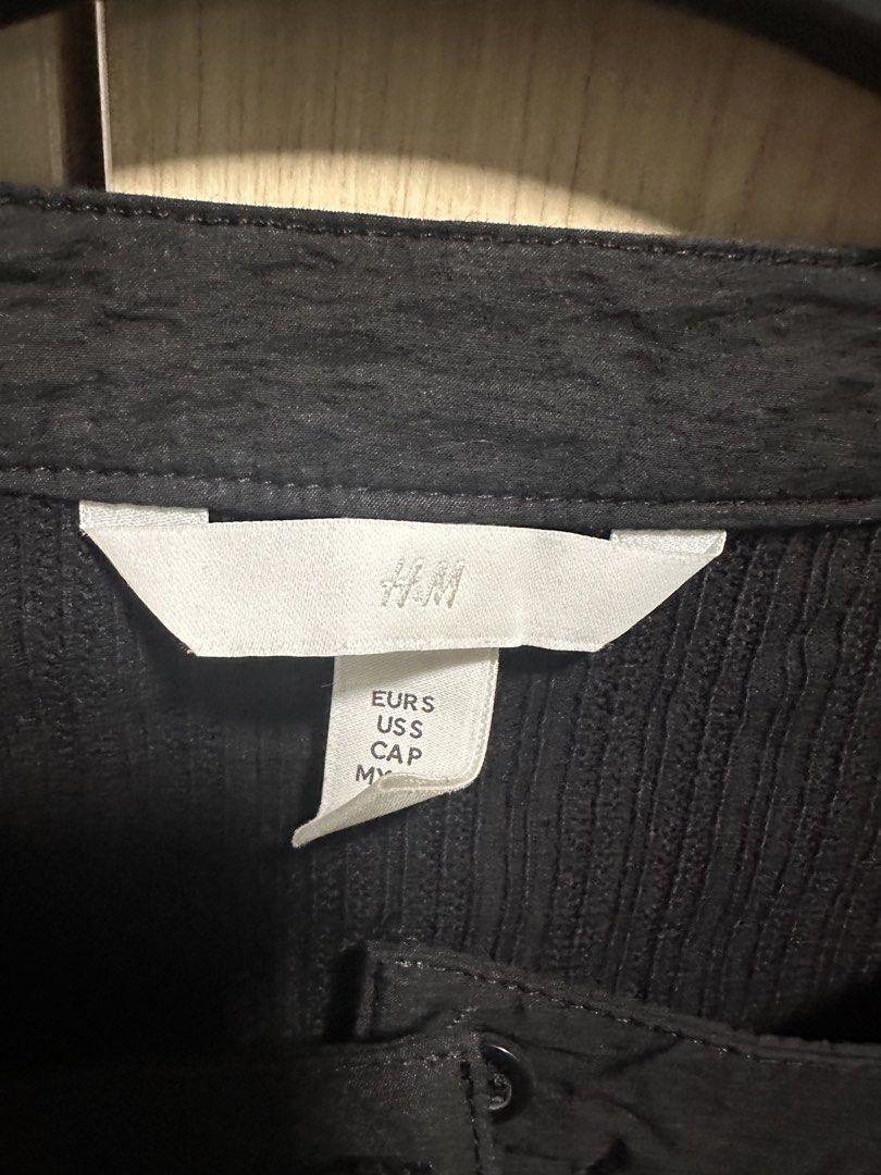 H&M Black Ribbed Cropped Henley Top (Category: Shirts) located in Makati City. Submitted by rmgcloset (Listing ID 1448491718, Image 2). Description: - Black H&M cropped top - Ribbed material - Short sleeves - Henley neckline with button details - Estimated size: S - Ideal for casual wear.