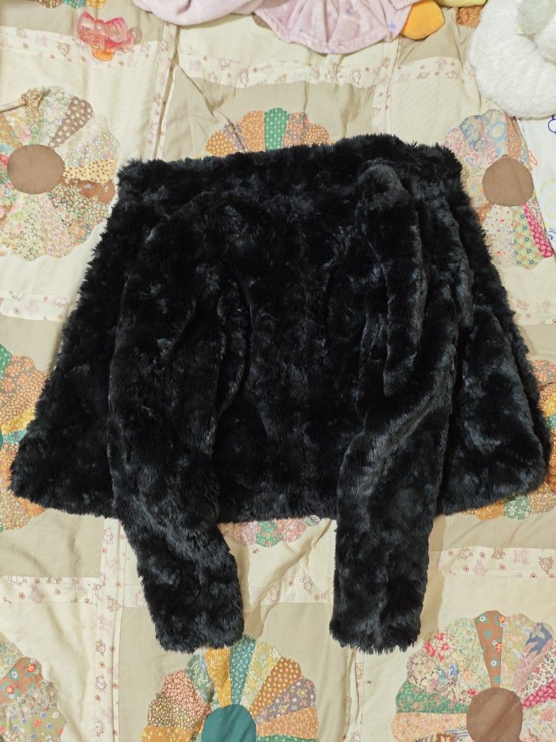 H&M Divided Black Faux Fur Jacket (Category: Coats, Jackets and Outerwear) located in Lapu Lapu. Submitted by plurffle (Listing ID 1448495577, Image 3). Description: Been used once or twice lang, and then stored in closet for years. Good as new overall, but naay gamay na flaws sa inner (see pics for reference) pero dili super noticeable sila when worn. Size 32/XXS, thick short fur material, useable pockets, and hooks to close the front of jacket.