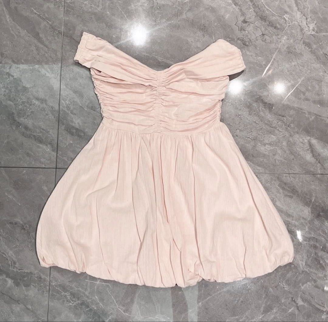 H&M off shoulder pink dress (Category: Dresses) located in Manila. Submitted by mae_tan (Listing ID 1448599549, Image 2). Description: .