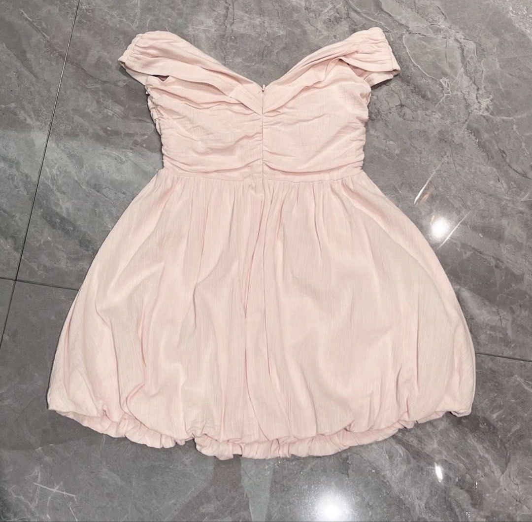 H&M off shoulder pink dress (Category: Dresses) located in Manila. Submitted by mae_tan (Listing ID 1448599549, Image 3). Description: .