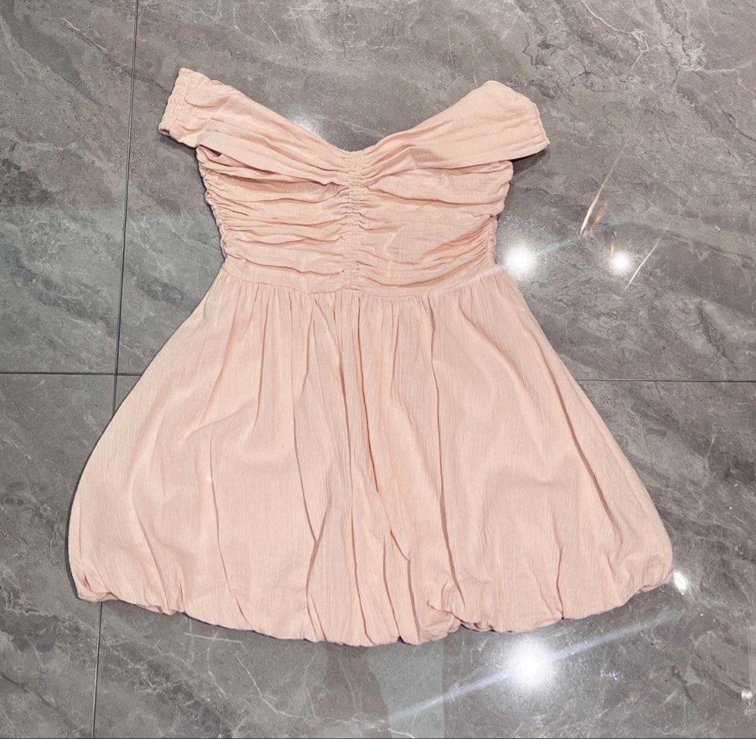 H&M off shoulder pink dress (Category: Dresses) located in Manila. Submitted by mae_tan (Listing ID 1448599549, Image 1). Description: .