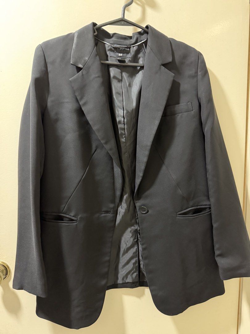 H&M Relaxed Fit Jacket Black Dark (Category: Coats, Jackets and Outerwear) located in Makati City. Submitted by dflim (Listing ID 1448588372, Image 2). Description: H M Black Oversized Blazer Size US 6 (can fit medium to XL) In very good condition; used only twice Authentic Php 850 (still sells for Php 2k+ in stores) Shipping c/o buyer Rfs: decluttering .