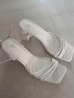 (Category: ) located in . Submitted by clearingCloset (Listing ID 1448582998, Image 1). Description: .