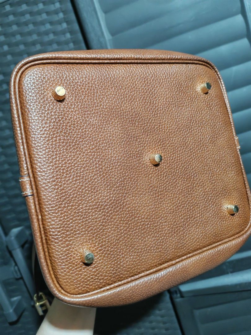 Imported Brown Leather Bucket Tote Bag with Lock (Category: Tote Bags) located in Caloocan City. Submitted by mommyella22 (Listing ID 1448621677, Image 3). Description: - Classic brown leather bucket bag - Pebbled leather texture - Includes small padlock and key - Comfortable top handles Super Gandaaa - Simple and chic design - Ideal for everyday wear BKK bought🇹🇭.