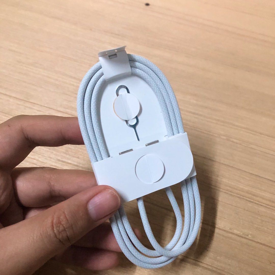 IPAD / IPHONE / ANDROID / LAPTOP CORD FOR 15 TO 17 SERIES (Category: Chargers & Cables) located in Manila. Submitted by mae0103 (Listing ID 1448573783, Image 1). Description: IPAD / IPHONE / ANDROID / LAPTOP CORD FOR 15 TO 17 SERIES ( TYPE- C TO TYPE-C ) USB - C 60 WATTS CABLE 1M AUTHENTIC 100% BRANDNEW WITH COMPATIBLE DEVICES IPAD / IOS OPEN VIA LALAMOVE / MEET UP / JNT 📍: POBLACION MUNTINLUPA CITY.