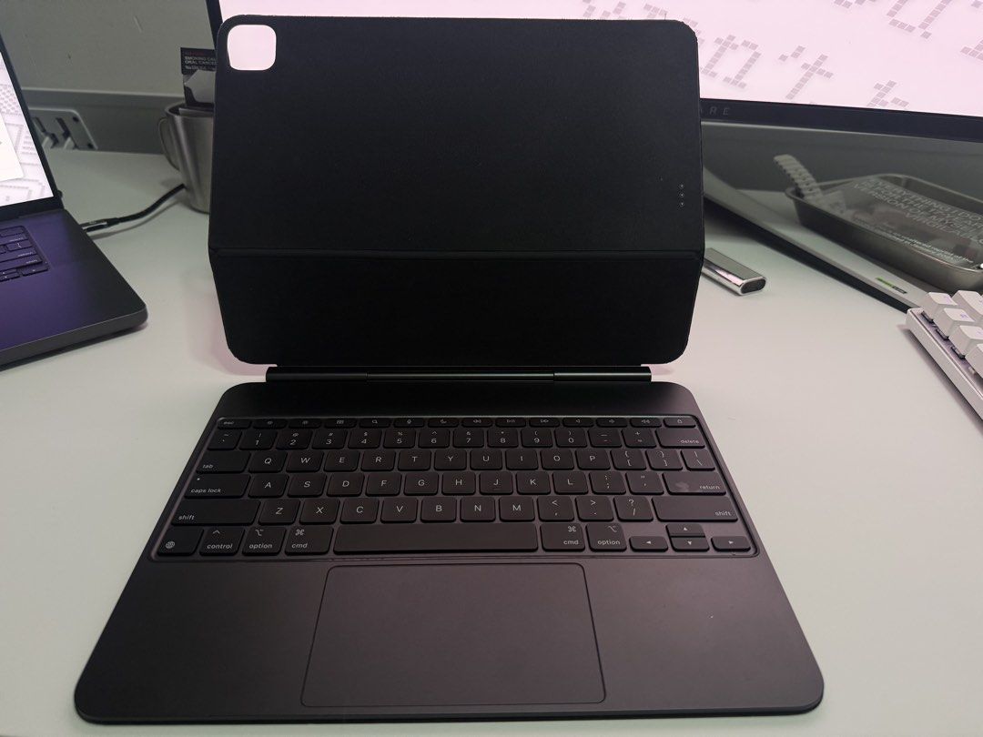 iPad Pro 13-inch (M4) Magic Keyboard